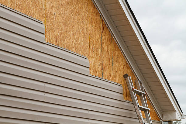 Professional Emergency Siding Repair technician working in Gladwyne, PA